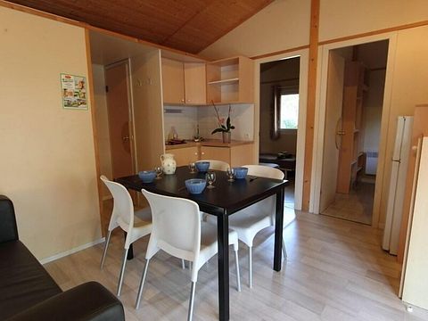 Chalet coloré dans une zone boisée - 2