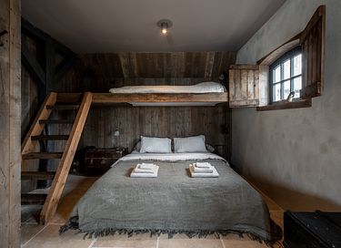 Beautifully renovated farmhouse with many luxuries - 34