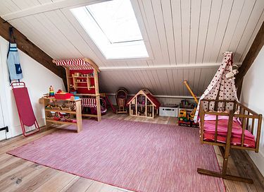 Authentieke stal met kerkelijke balken - 9