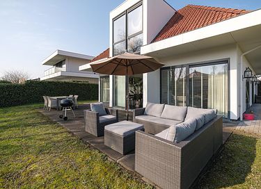 Maison moderne avec ponton au bord de l'eau - 3