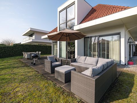 Maison moderne avec ponton au bord de l'eau - 3