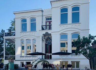 Sleep in a luxury, art deco boutique hotel - 4