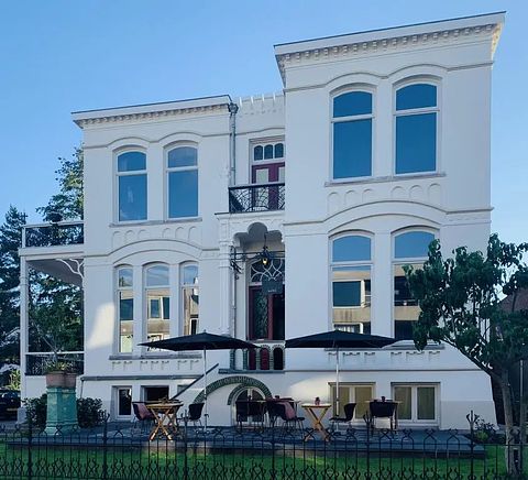 Sleep in a luxury, art deco boutique hotel - 4