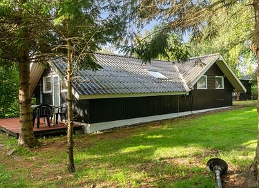 Vakantiehuis omgeven door groen met terras - 9