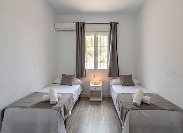 Vakantiehuis met veel ruimte en mooi zwembad - 14