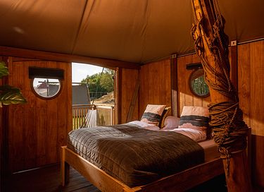 Luxury glamping lodge at versatile campsite - 3