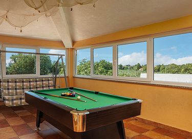 Large villa with private pool and spacious garden - 11