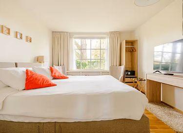 B&B suite with hot tub and sauna - 2