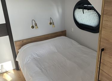 Overnachten op een luxe ingerichte houseboat - 12