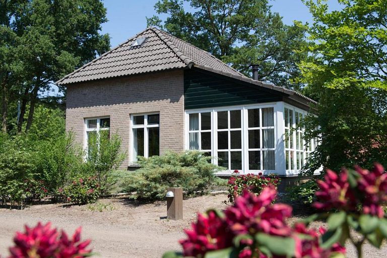 Villa in de natuur mét je eigen bubbelbad - 1