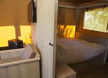 8-person safari tent on a nice campsite - 12