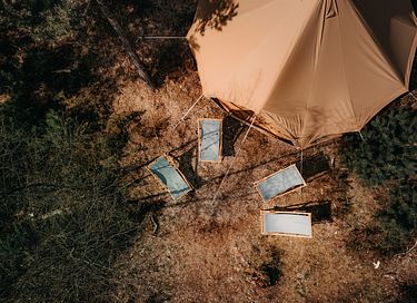 Familietent op camping in levendige omgeving - 4