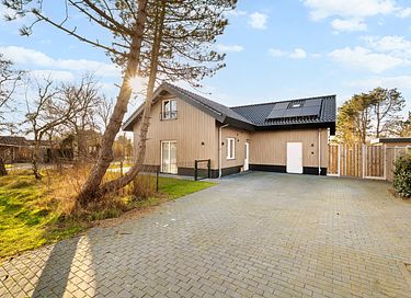 Modern house with bath close to the sea - 33