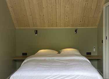 Houten lodge in Friesland met privé wellness - 9
