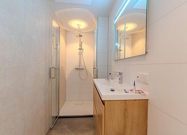 Overnight stay for 2 with private hot tub - 6