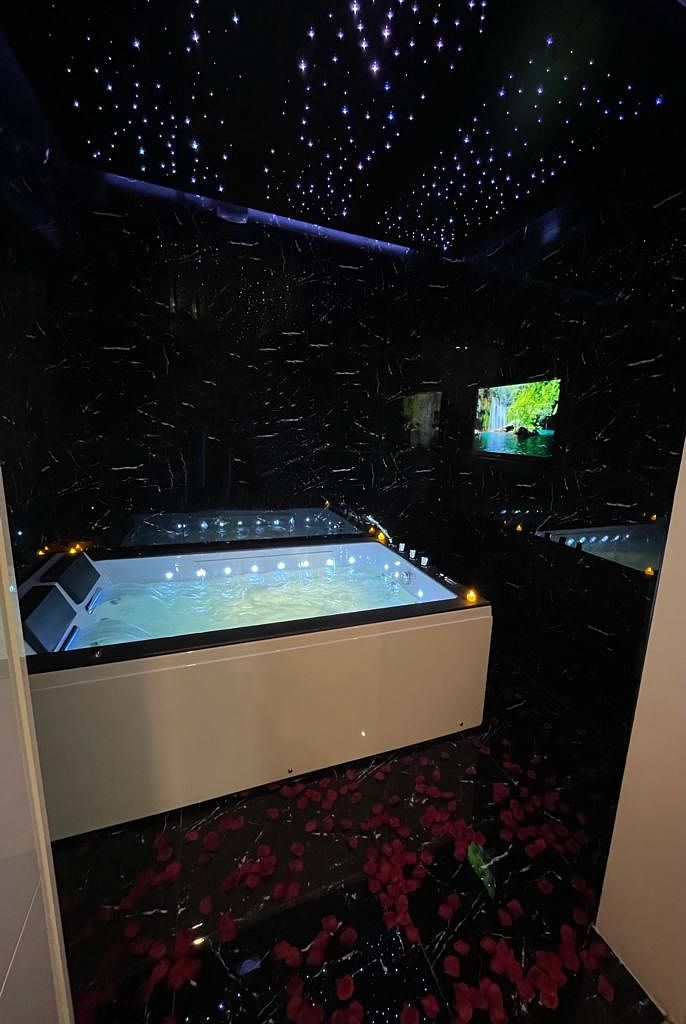 Romantische Wohnung mit privatem Jacuzzi - 1