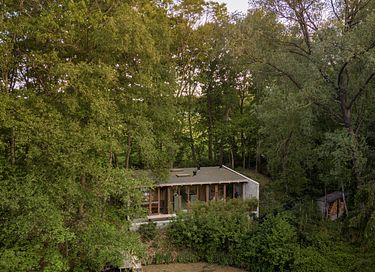 Unique lakeside holiday home with hot tub - 2