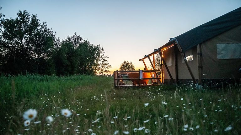 Romantic glamping tent with hot tub - 1