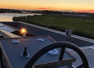 Unieke waterbeleving op luxe woonboot - 23