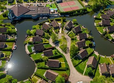 Luxury waterfront holiday home for 6 people