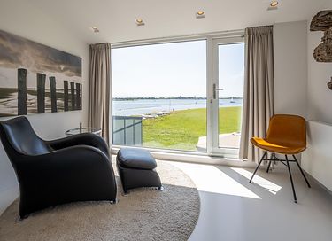 Vacation home overlooking a lake - 14