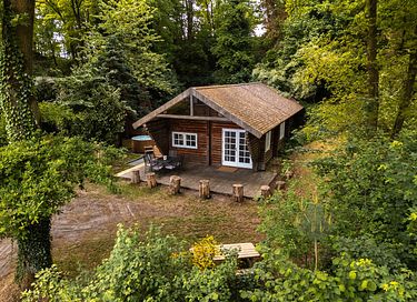 Chalet en bois avec bain à remous (6p) dans la nature