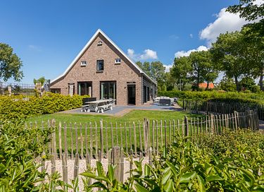 stimmungsvolle Familienvilla in Strand- und Meeresnähe