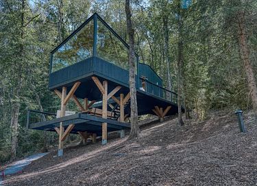A unique overnight stay among the trees - 3