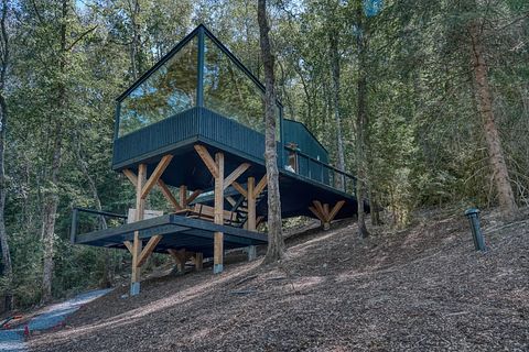 A unique overnight stay among the trees - 3