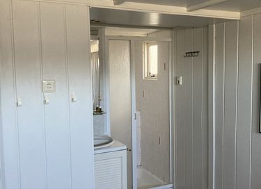 Cozy chalet right on the water - 14