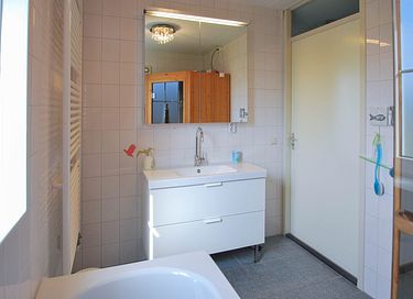 Pet-friendly villa on waterfront - 12
