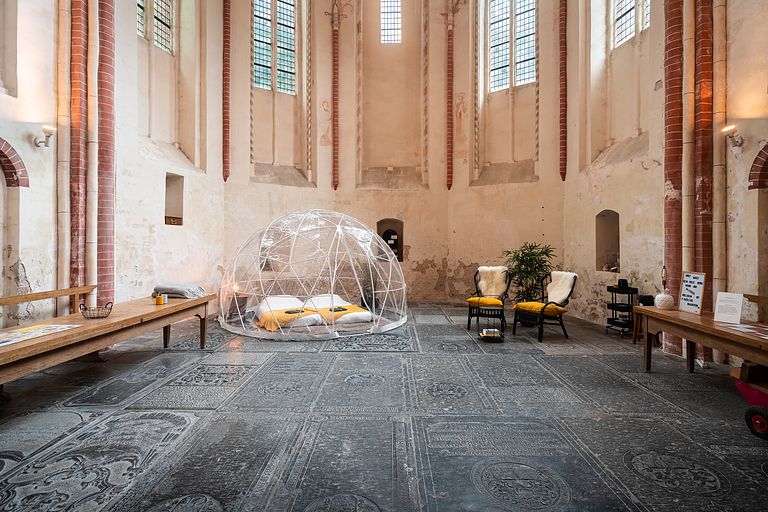 Een unieke slaapervaring in een kerk - 1