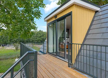 Spend the night overlooking the woods - 3
