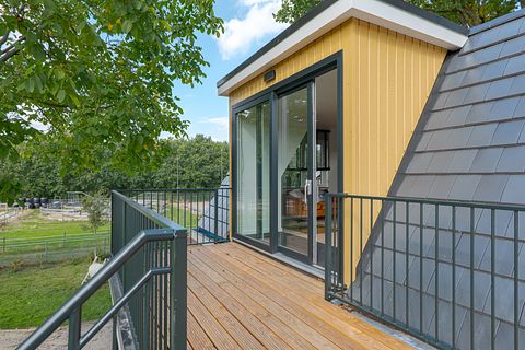 Spend the night overlooking the woods - 3