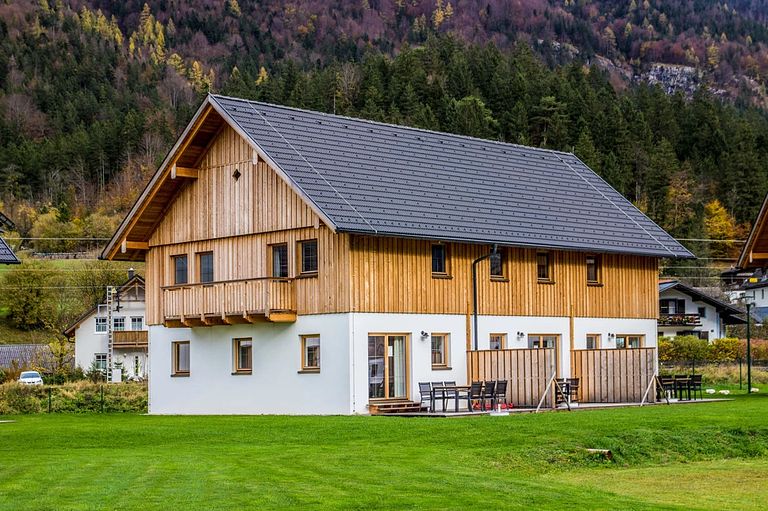 Holiday home (6p) on a lake in Austria - 1