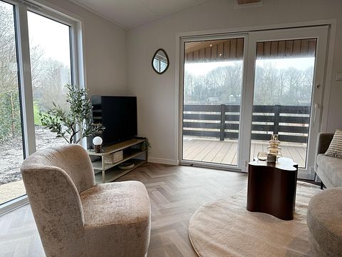 Chalet spacieux avec jardin et terrasse au bord de l'eau - 3
