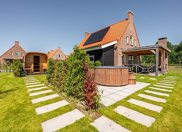 Luxe villa met hottub en sauna in Zeeland