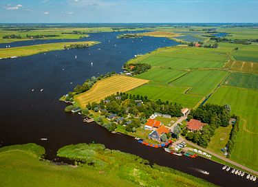 Lodge aan het water met eigen steiger - 18