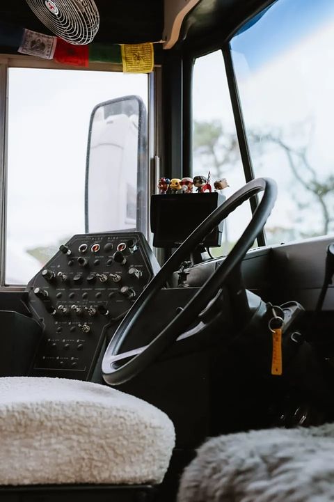 Spending the night in an American school bus - 3