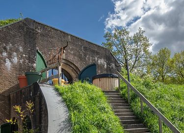 Luxury stay with a hot tub in an old fort