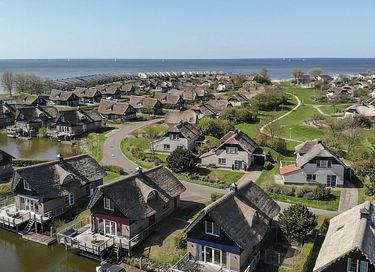 Luxury villa with whirlpool near the IJsselmeer - 3