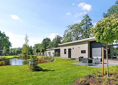 4-persoons lodge met een terras aan het water - 3
