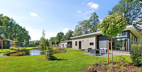 4-persoons lodge met een terras aan het water - 3
