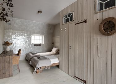 Beautifully renovated farmhouse with many luxuries - 27