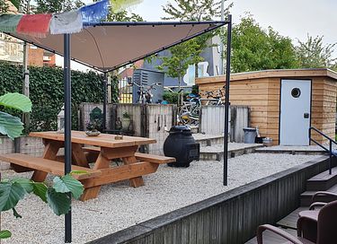 Modern design houseboat in quiet area - 17