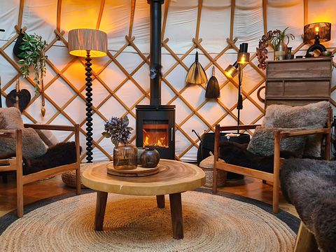 Luxe yurt met houtkachel en privé sanitair - 3
