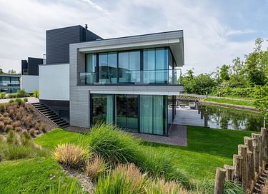 Villa am Wasser in Zeeland