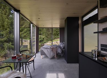 Breathtaking mirror house in Norway - 17