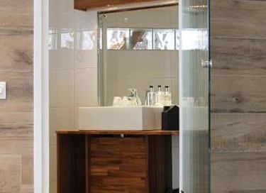 Luxury garden suite in island boutique hotel - 14