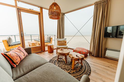 Modern strandhuis op het strand in Zeeland - 4
